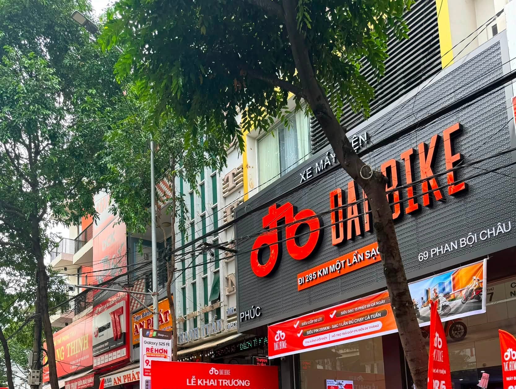 Bảng Hiệu Lam Tôn Đục Lỗ: Bền Đẹp & Sang Trọng 1 Quang cao Skyled bang hieu lam ton duc lo xe may dien Datbike 23
