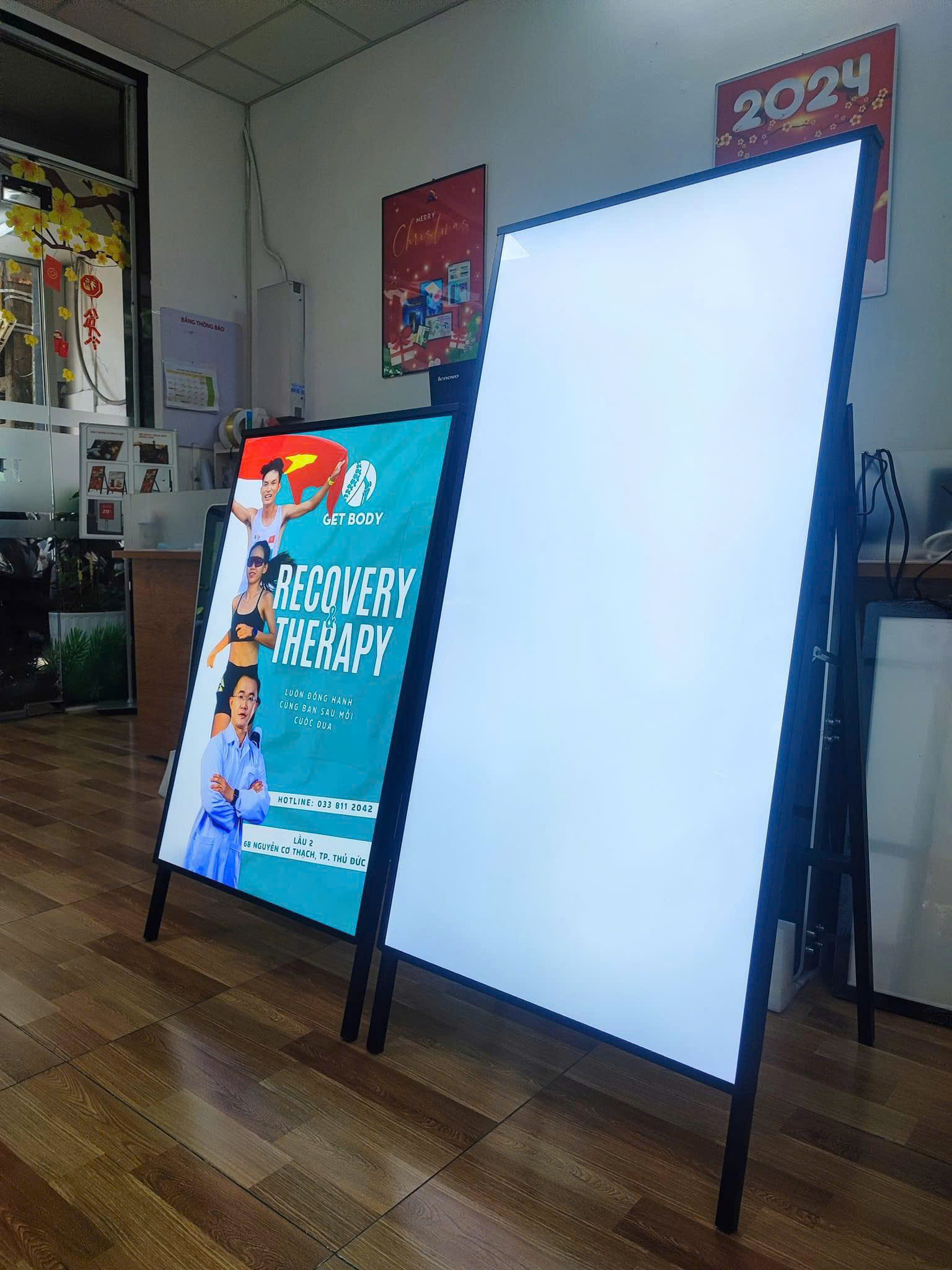 Thiết kế, sản xuất khung standee Buôn Ma Thuột (BMT) theo yêu cầu 1 z5808363818473 a7d52dab1b1063a02dd7cbf72141577a