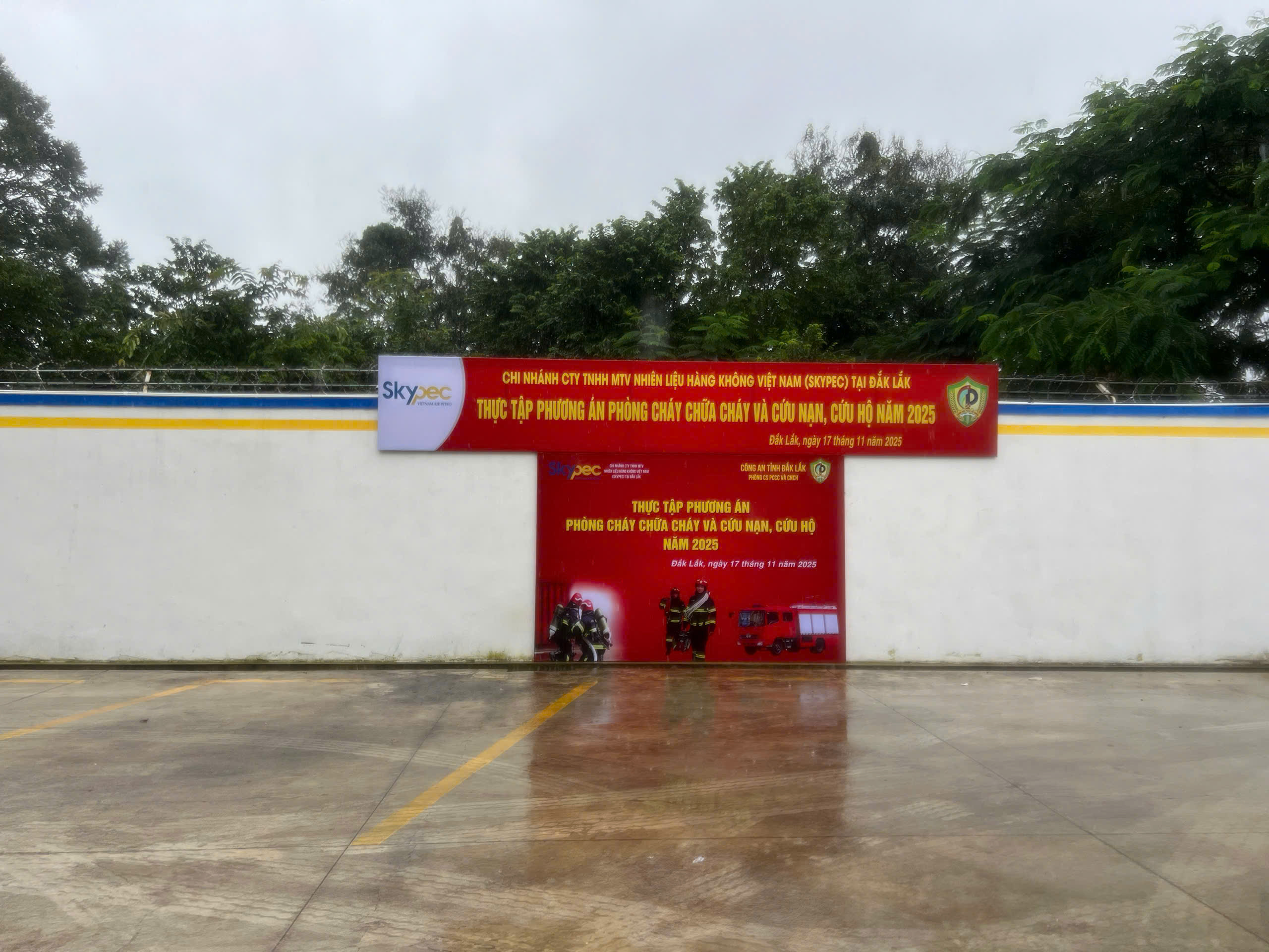 Thi công bảng hiệu quảng cáo Hòa Thắng, BMT - Giá Tốt 9 z7229275332002 674435fe25625f8ae9bd9f005ff66846